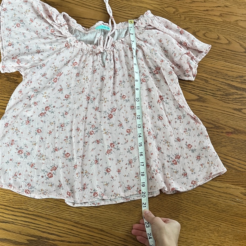 Light pink floral flutter top - Picture 3 of 6